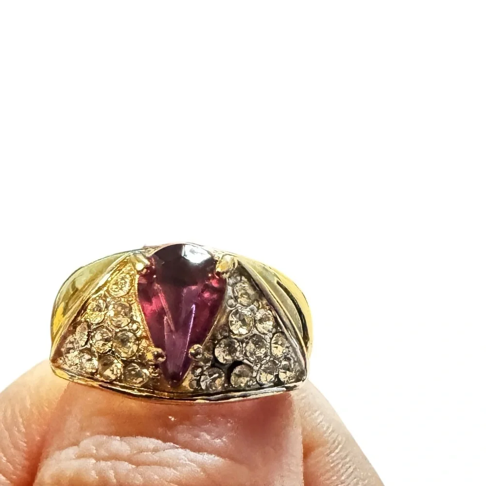 ✨ Vintage Gold-Tone Cocktail Ring w/ Pink Teardrop Stone & Crystal Accents